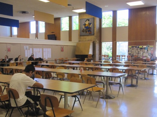 Very few students remaining in the cafeteria on a Friday afternoon. (Photo: Capa Lo | The Prospector)