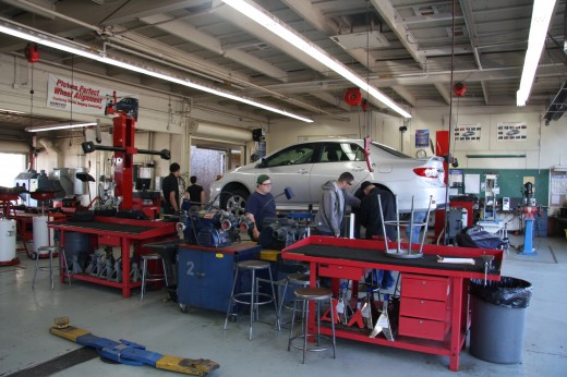 Students working at the Autoshop of Yuba College