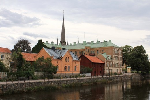 A view of Arboga featuring the spire of the Holy Trinity Church towering over Kungsgården, an estate once belonging to Gustav Vasa (Photo courtesy of Jssfrk).